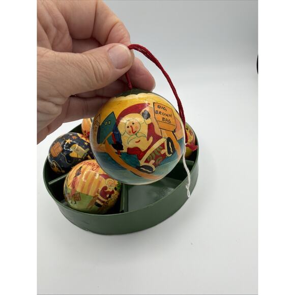 Vintage Bloomingdales Florida Christmas Ornament Balls Paper Mache Set of 7 New - Picture 4 of 16